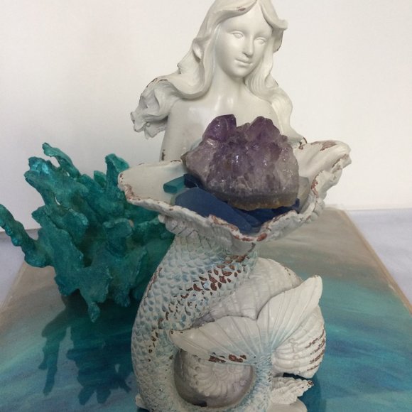Mermaid Sculpture sitting on Sea Shell - Picture 4 of 7